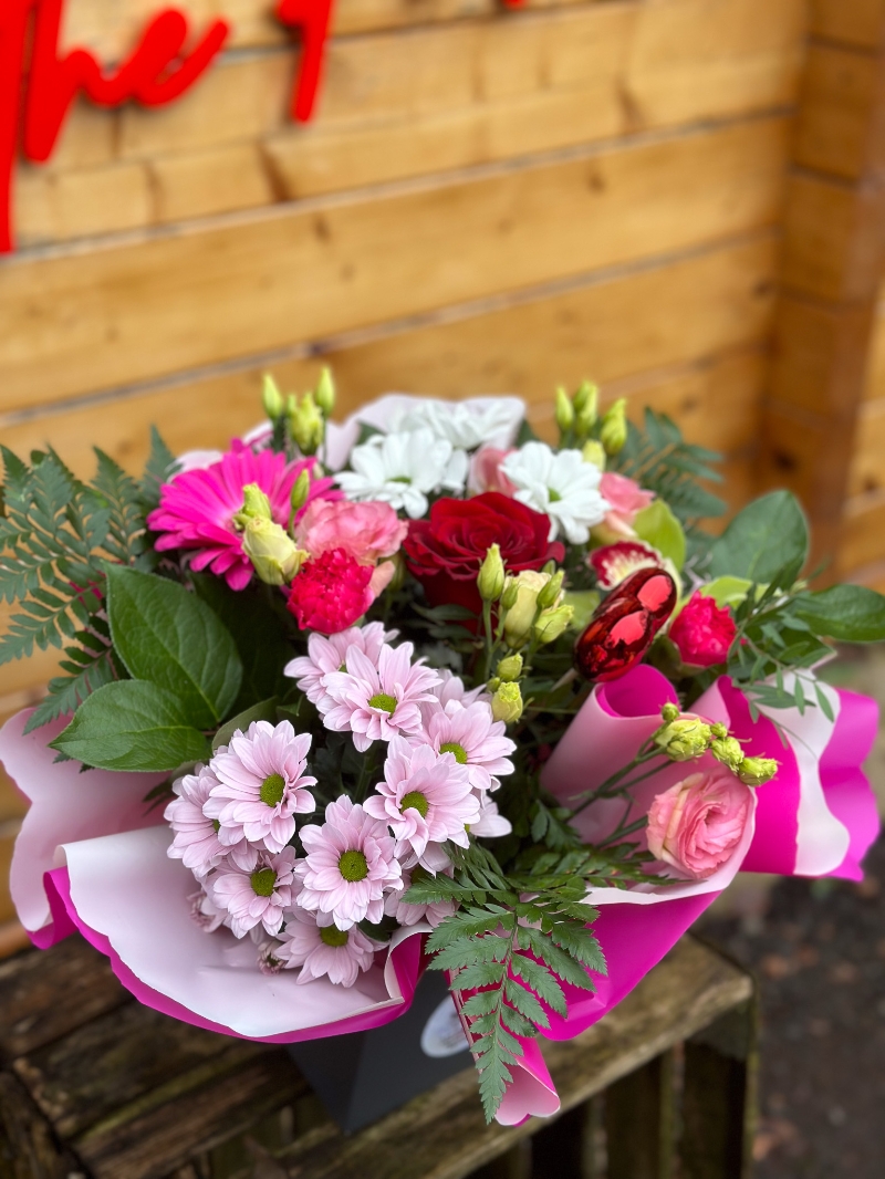 flower-bouquet-instagram-delivery-manchester-oldham-luxury-gift-present-valentinesday